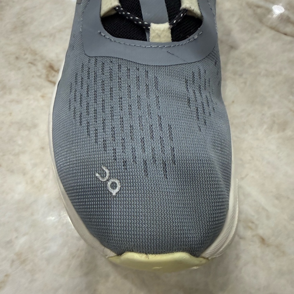 Men's Onclouds Cloudmonster sneakers in mist and blueberry - Picture 9 of 15